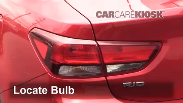 2018 Kia Rio S 1.6L 4 Cyl. Sedan Éclairage Feu clignotant arrière (remplacer l'ampoule)